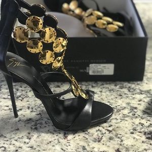 Beautiful Giuseppe Zanotti Pumps!